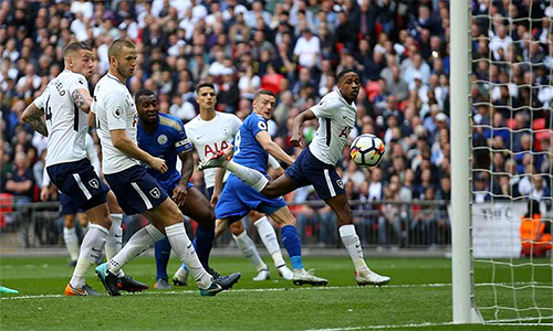 Leicester làm tất cả những gì có thể hòng tìm kiếm chiến thắng tại Wembley, nhưng không đạt mục tiêu. Ảnh: PA. 