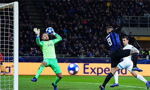 Icardi trở thành cầu thủ đầu tiên trong lịch sử Inter ghi bàn ở cả ba trận sân nhà tại vòng bảng Champions League. Ảnh: La Presse.