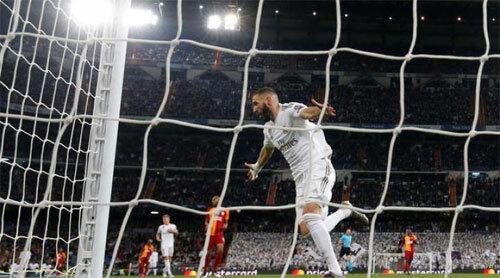 Benzema hưởng lợi từ quả tạt như đặt.