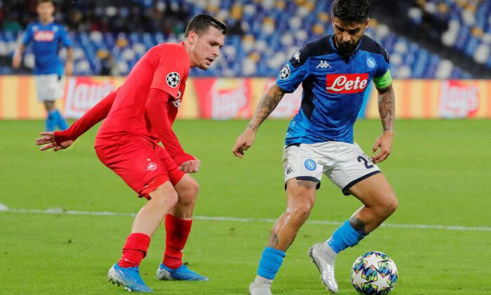 Napoli dọa phạt cả đội vì chống lệnh