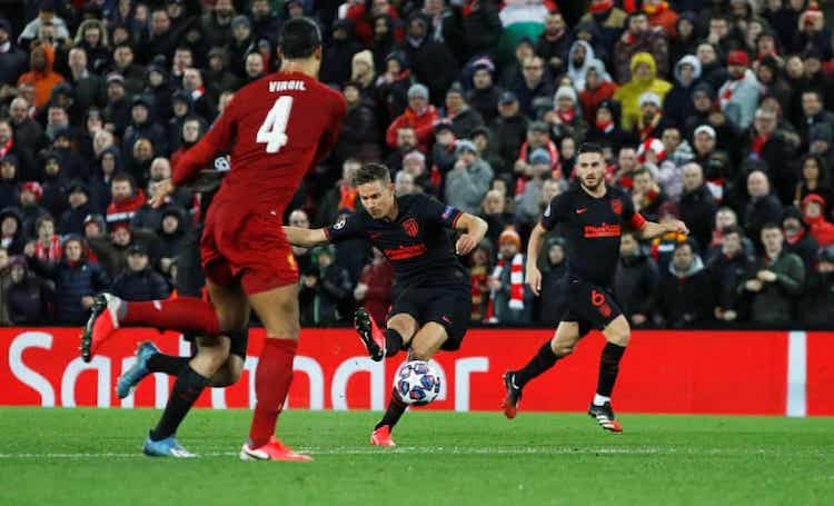Llorente sắm vai siêu dự bị khi ghi hai bàn thắng trong hiệp phụ, giúp Atletico lật ngược tình thế. Ảnh: Reuters.