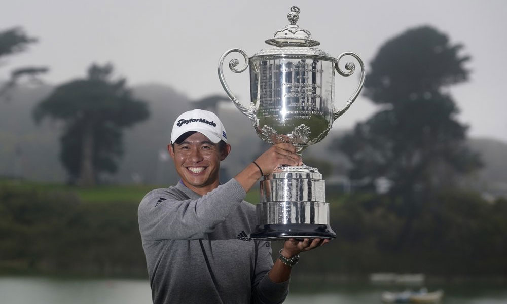 Morikawa nâng chiếc Cúp Wanamaker sau khi vô địch PGA Championship trên sân TPC Harding Park,  San Francisco hôm 9/8. Ảnh: AP.