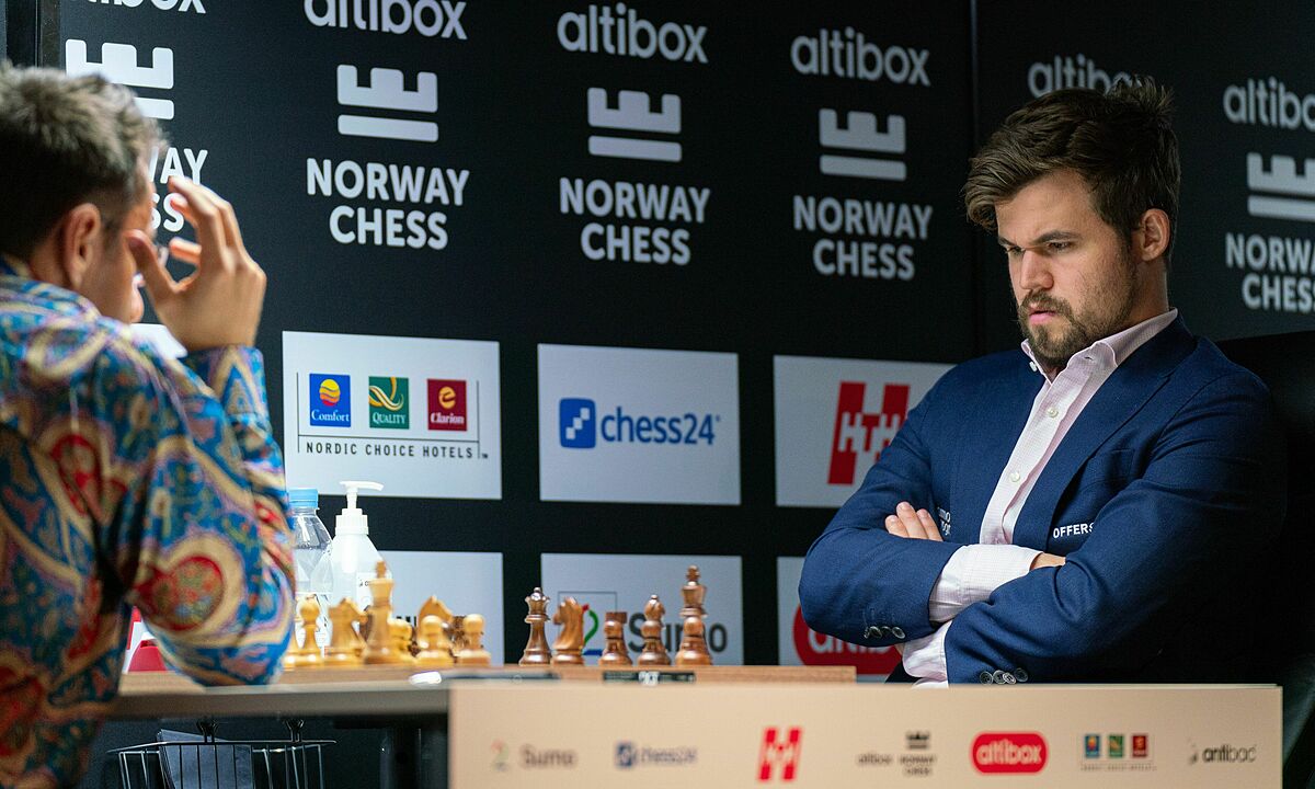 Carlsen (phải) hai lần vô địch siêu giải Na Uy, năm 2016 và 2019. Ảnh: Lennart Ootes/Norway Chess