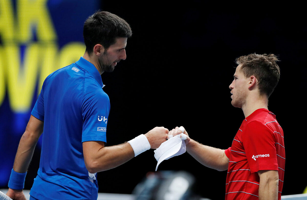 Djokovic (trái) đang tìm danh hiệu ATP Finals đầu tiên sau 5 năm chờ đợi. Ảnh: Reuters.