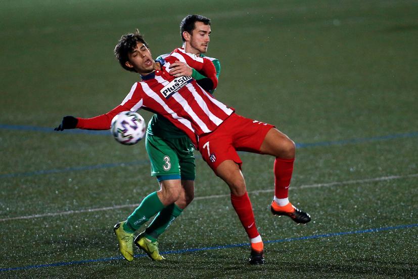 Joao Felix gagal dalam perselisihan dengan pemain Cornella pada 6 Januari. Foto: EFE