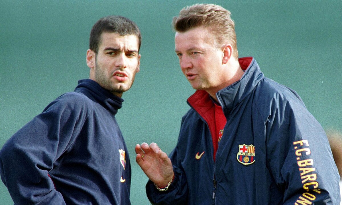 ในไม่ช้า Van Gaal ก็สังเกตเห็นคุณสมบัติของโค้ชที่ยอดเยี่ยมที่ Guardiola ภาพ: AP
