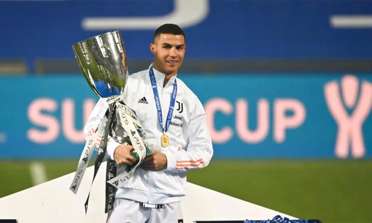 Piala Super Italia 2021 adalah gelar keempat yang diraih Ronaldo bersama Juventus. Foto: Reuters.