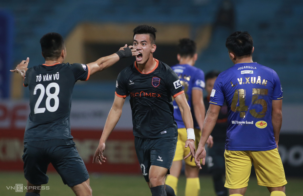 บินห์ดวงขึ้นไปเอาชนะฮานอย 2-1 ที่สนามฮังเดย์เมื่อวันที่ 23 มกราคม ภาพ: ลำทอ