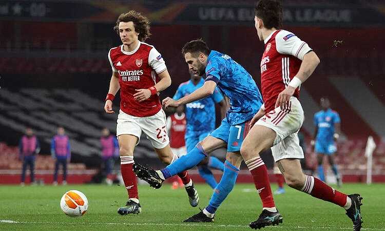 Olympiacos memenangkan pertandingan kedua berturut-turut di Emirates tetapi masih didiskualifikasi. Foto: Reuters.