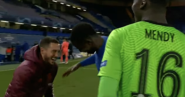 Penggemar sejati terluka karena sikap Hazard. Foto: BT Sport.