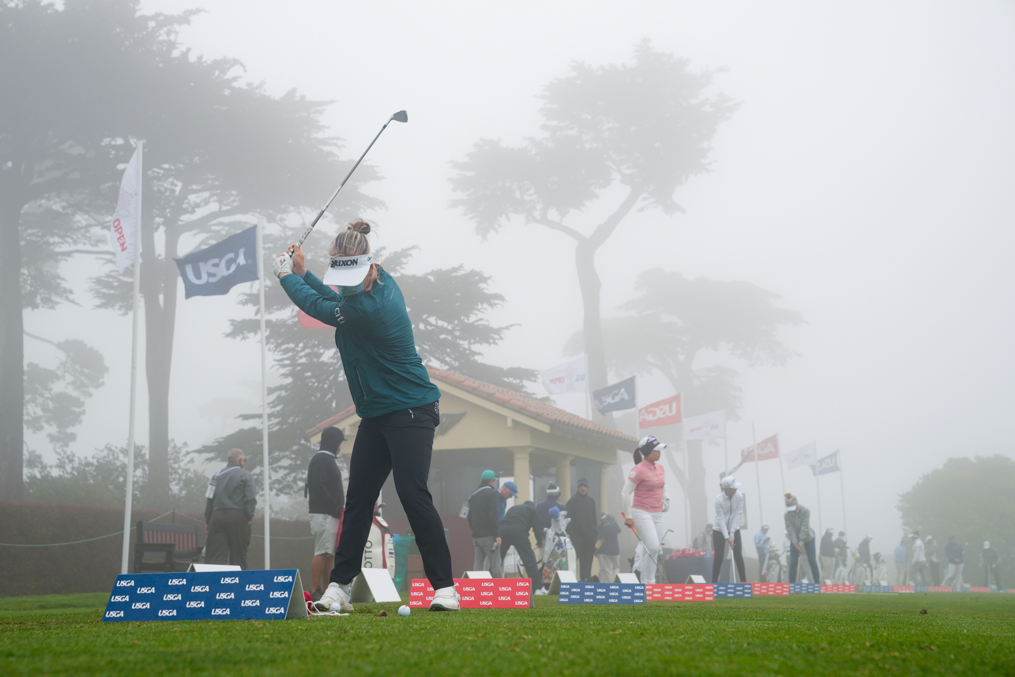 Fog covered the practice area of ​​the US Women's Open golfers on June 1. Photo: USGA