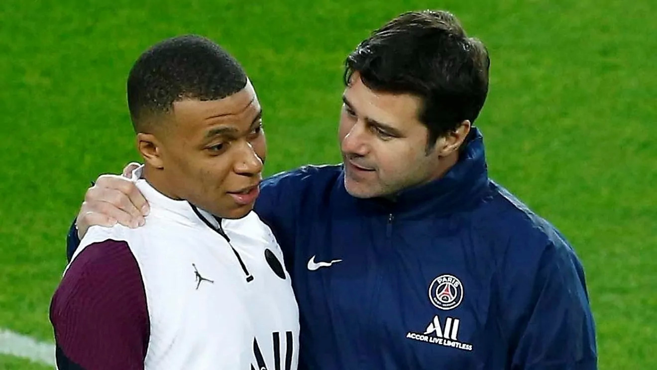 Pochettino và ban lãnh đạo PSG nhất quán quan điểm giữ Mbappe ở lại bằng mọi giá. Ảnh: EFE