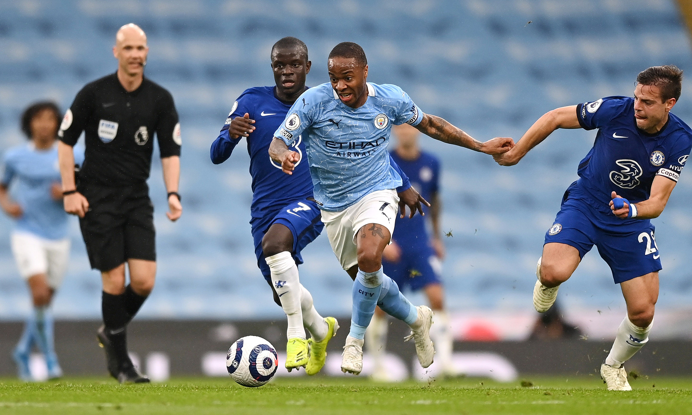 Sterling trưởng thành từ học viện của QPR trước khi sang Liverpool, rồi chơi đỉnh cao từ 2012 trong màu áo CLB thành phố cảng và Man City từ 2015. Ảnh: Reuters